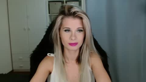 KristineAmore online show from 11/12/25, 03:23