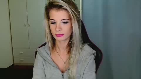 KristineAmore online show from 12/18/25, 07:25