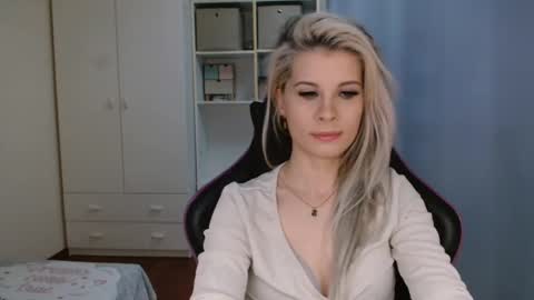 KristineAmore online show from 04/28/26, 06:18