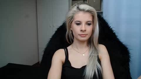 KristineAmore online show from 06/19/26, 07:01