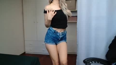 KristineAmore online show from 06/25/26, 06:51