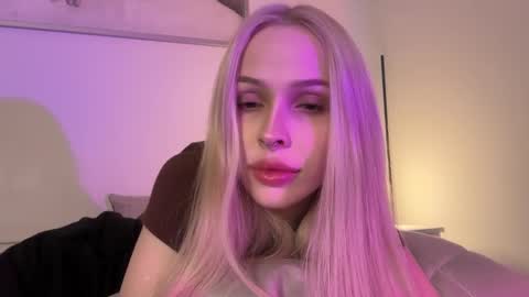 Snapshot of kristy_babe chatting on 09/25/25, 08:23 Kristy and Alice online show from 09/25/25, 08:23