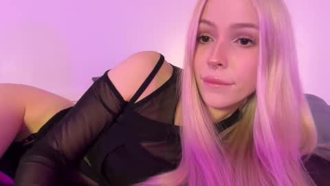 Snapshot of kristy_babe chatting on 10/03/25, 10:07 Kristy and Alice online show from 10/03/25, 10:07