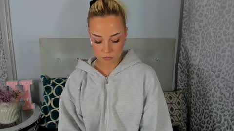 Snapshot of kristyflowers chatting on 05/20/26, 03:40 KristyFlowers online show from 05/20/26, 03:40