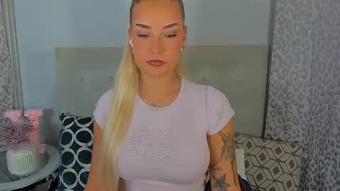 Snapshot of kristyflowers chatting on 06/18/26, 02:32 KristyFlowers online show from 06/18/26, 02:32