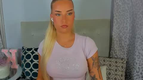 Snapshot of kristyflowers chatting on 06/19/26, 02:32 KristyFlowers online show from 06/19/26, 02:32