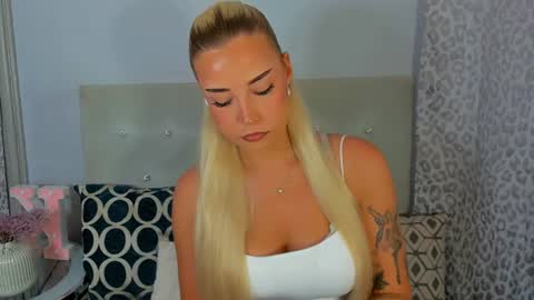 Snapshot of kristyflowers chatting on 06/23/26, 02:26 KristyFlowers online show from 06/23/26, 02:26