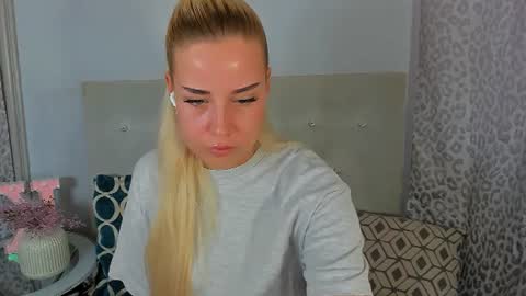 Snapshot of kristyflowers chatting on 06/25/26, 02:32 KristyFlowers online show from 06/25/26, 02:32