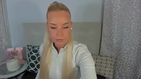 Snapshot of kristyflowers chatting on 07/23/26, 03:43 KristyFlowers online show from 07/23/26, 03:43