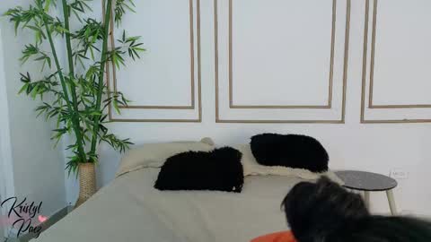 Snapshot of kristyl_paez chatting on 11/21/25, 03:54 Cristina online show from 11/21/25, 03:54