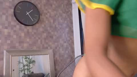 Snapshot of kristyl_paez chatting on 12/20/25, 06:59 Cristina online show from 12/20/25, 06:59