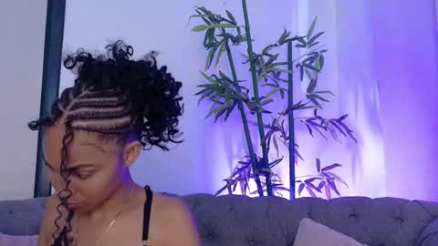 Snapshot of kristyl_paez chatting on 12/21/25, 07:10 Cristina online show from 12/21/25, 07:10