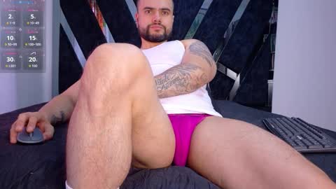 Snapshot of kroy_wood chatting on 12/16/25, 12:32 Kroy Wood online show from 12/16/25, 12:32