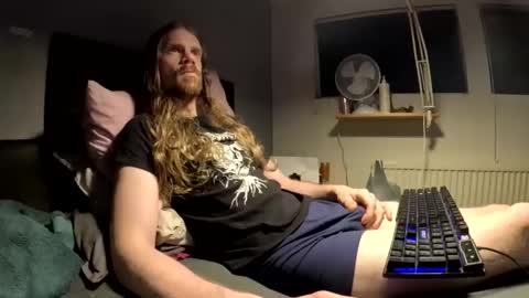 Snapshot of krullz123 chatting on 12/14/25, 12:05 Krullz online show from 12/14/25, 12:05