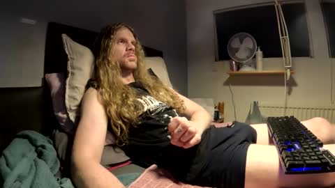 Krullz online show from 12/15/25, 10:58