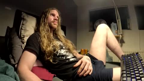 Snapshot of krullz123 chatting on 12/22/25, 01:46 Krullz online show from 12/22/25, 01:46