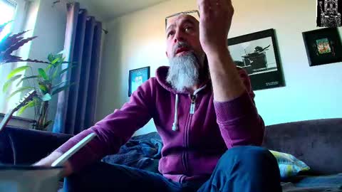 Snapshot of krummersaebel chatting on 03/08/25, 10:11 krummersaebel online show from 03/08/25, 10:11