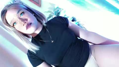 Snapshot of kryplialoveyou chatting on 03/18/26, 09:07 kryplialoveyou online show from 03/18/26, 09:07