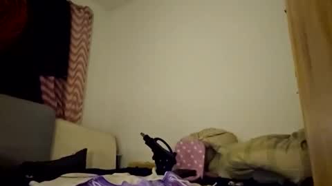 Snapshot of kryptoni18435 chatting on 11/25/25, 02:11 Tommy online show from 11/25/25, 02:11