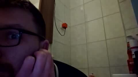 Snapshot of kryptoni18435 chatting on 12/21/25, 05:31 Tommy online show from 12/21/25, 05:31