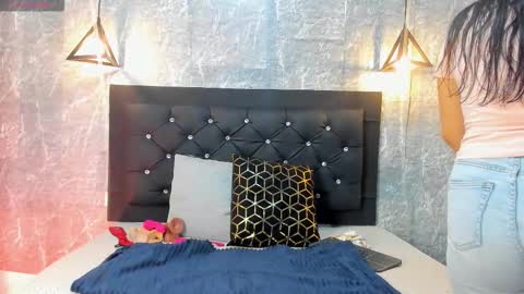 Kystal Taylor online show from 11/12/25, 10:48