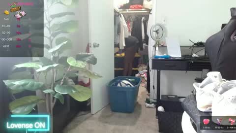 Snapshot of krystalblakexxx chatting on 05/24/26, 04:23 Krystal Blake online show from 05/24/26, 04:23