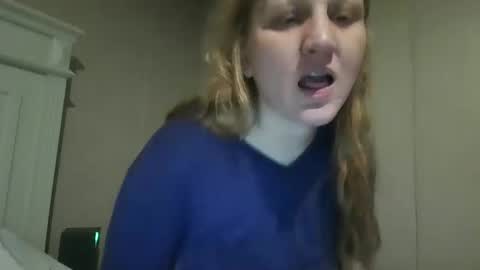 Snapshot of krystals_krystal chatting on 01/22/25, 10:29 Krystal online show from 01/22/25, 10:29