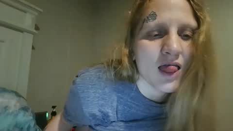 Snapshot of krystals_krystal chatting on 02/02/25, 10:17 Krystal online show from 02/02/25, 10:17