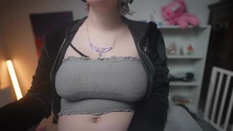 Snapshot of krystalsyxx chatting on 02/07/25, 06:24 Krystal Syx online show from 02/07/25, 06:24