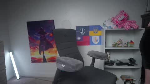 Snapshot of krystalsyxx chatting on 03/08/25, 05:11 Krystal Syx online show from 03/08/25, 05:11