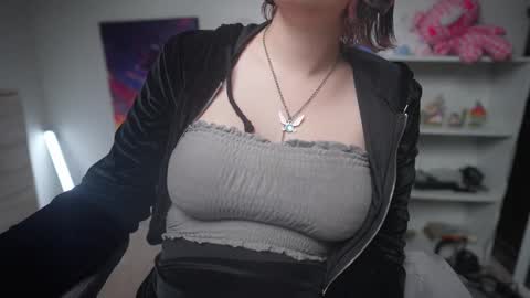 Snapshot of krystalsyxx chatting on 03/08/25, 11:18 Krystal Syx online show from 03/08/25, 11:18