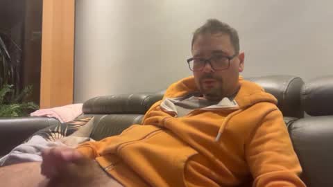 Snapshot of krzysztof1977 chatting on 06/19/26, 09:18 krzysztof1977 online show from 06/19/26, 09:18