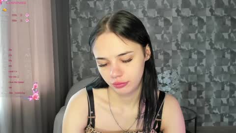 Snapshot of kseni_a chatting on 04/05/26, 06:43 Ksenia online show from 04/05/26, 06:43