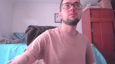 Snapshot of kssam772 chatting on 11/11/25, 07:03 Sam monitor de modelos independientes online show from 11/11/25, 07:03