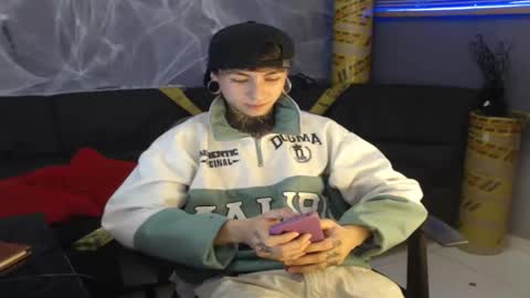 kuregari_xs online show from 10/26/25, 04:40