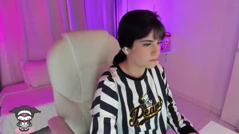 Snapshot of kuritoo_ chatting on 12/14/25, 02:17 online show from 12/14/25, 02:17