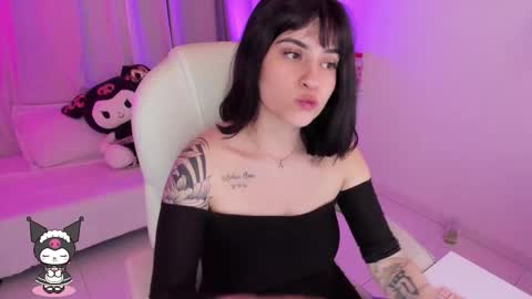 Snapshot of kuritoo_ chatting on 12/19/25, 02:18 online show from 12/19/25, 02:18