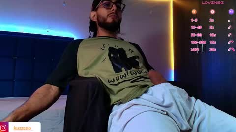 Snapshot of kuzzcoo chatting on 03/22/26, 01:03 kuzzcoo online show from 03/22/26, 01:03