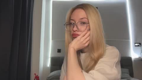 Snapshot of kvetapin chatting on 01/12/26, 12:16 Bella and Alexandra online show from 01/12/26, 12:16