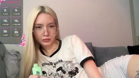 Snapshot of kvetapin chatting on 06/23/26, 01:42 Bella and Alexandra online show from 06/23/26, 01:42
