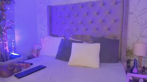 kyaraebony_ online show from 01/12/25, 05:45