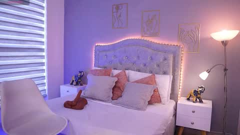 Snapshot of kylamorrison chatting on 11/01/25, 02:52 I am Kyla online show from 11/01/25, 02:52