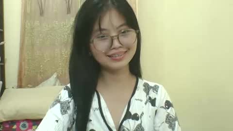 its me KYLIE online show from 12/15/25, 04:33