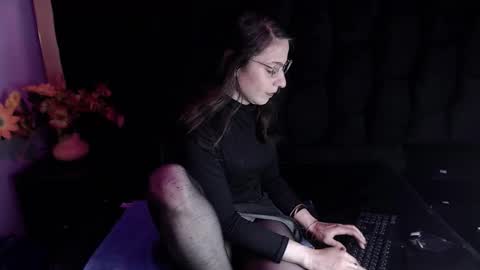 kylie_bloom online show from 11/16/25, 11:21