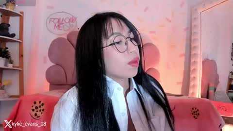 Snapshot of kylie_evans_18 chatting on 03/02/26, 05:08 Kylie online show from 03/02/26, 05:08