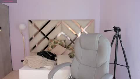 Snapshot of kylie_reyes chatting on 04/16/26, 07:36 Kylie Reyes online show from 04/16/26, 07:36