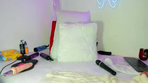 Snapshot of kylie_sttel chatting on 12/31/24, 03:55 kylie Sttel online show from 12/31/24, 03:55