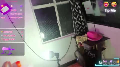 Snapshot of kylie_sttel chatting on 02/17/25, 01:04 kylie Sttel online show from 02/17/25, 01:04