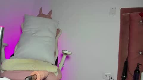 Snapshot of kylie_sttel chatting on 02/24/25, 02:40 kylie Sttel online show from 02/24/25, 02:40