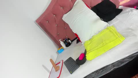 Snapshot of kylie_sttel chatting on 09/27/25, 11:43 kylie Sttel online show from 09/27/25, 11:43